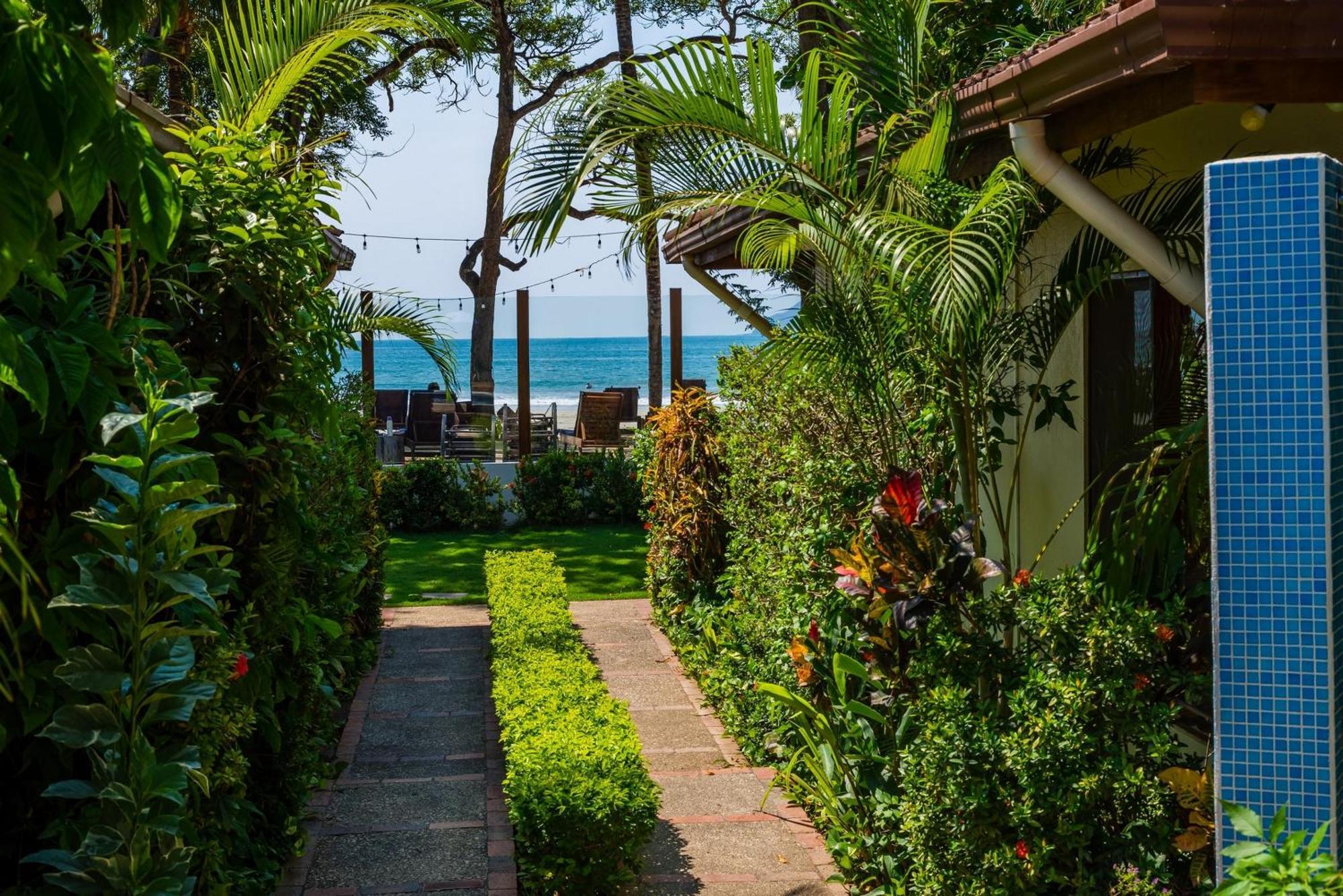 The Coast Beachfront Hotel Tamarindo Bagian luar foto